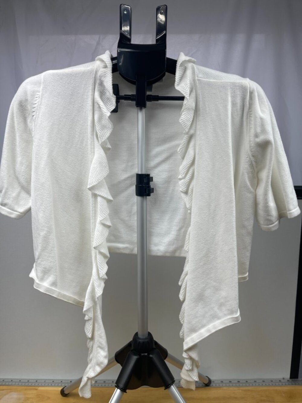Fashion Bug Womens Medium White Ruffle Open Front Shrug Cardigan Short Sleeve
